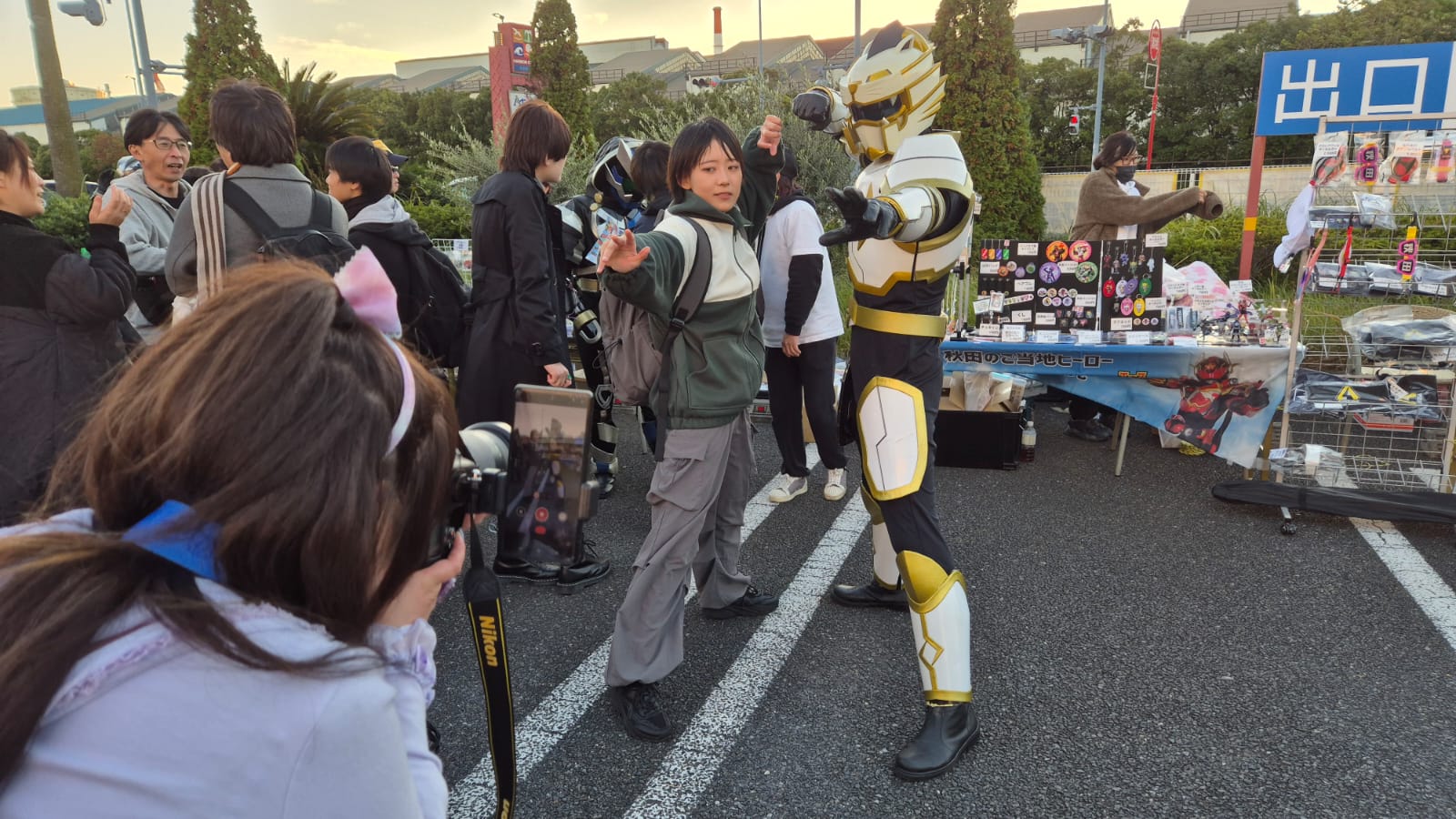 Sacred Guardian Singa taking pictures with fans at the Japan Local Hero Festival